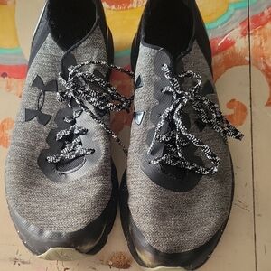 Under Armour Black and Gray Sneakers Mens 10